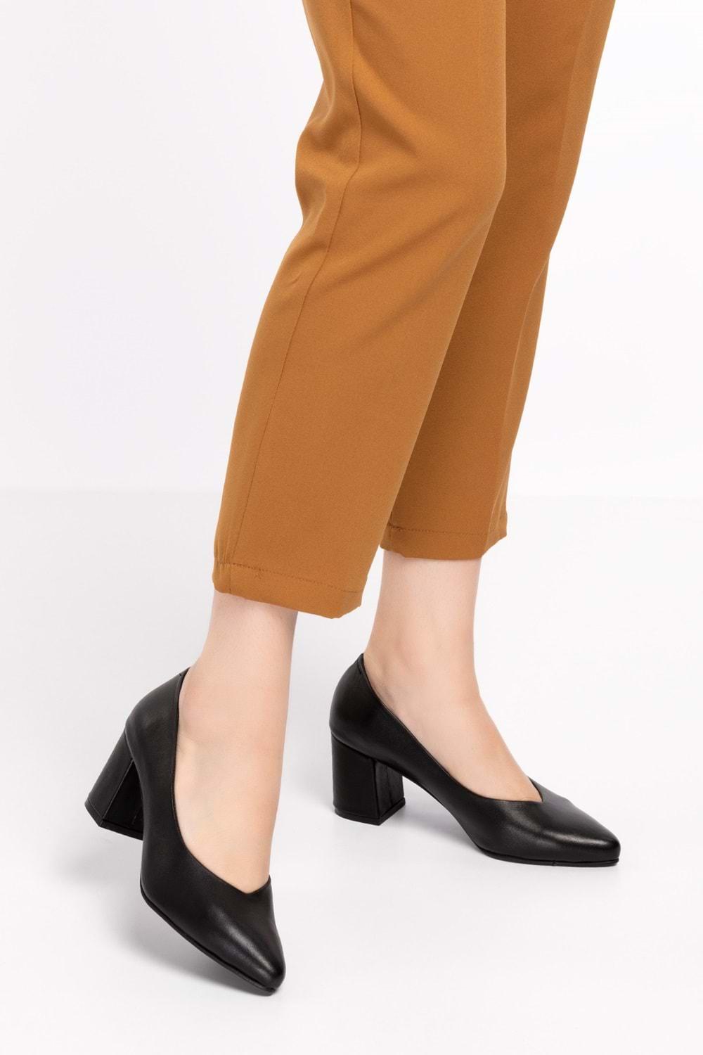 Gondol Kadın Hakiki Deri Klasik Topuklu Ayakkabı şhn.1930 - Siyah - 36