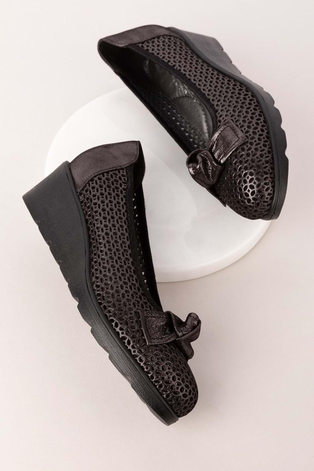 Gondol Kadın Hakiki Deri Dolgu Topuk Rahat Şık Anne Ayakkabısı ell.6189 - Siyah Sim - 40