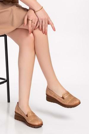 Gondol Kadın Hakiki Deri Anatomik Taban Dolgu Topuklu Lazer Delikli Ayakkabı pyt.6206 - Bej - 36