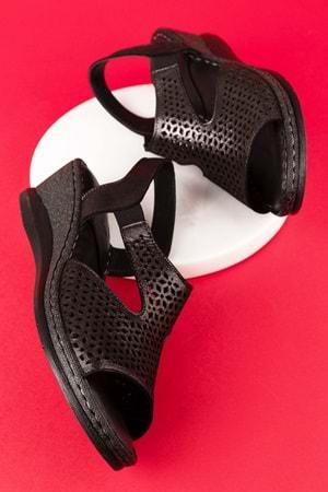 Gondol Kadın Hakiki Deri Dolgu Topuklu Lazer Kesim Sandalet iz.2502 - Siyah - 40